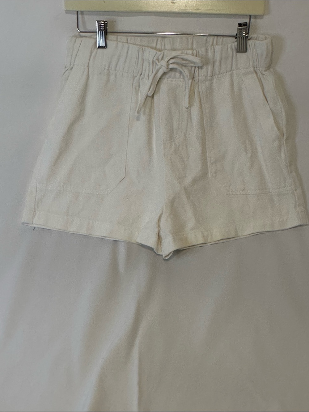 Women's Cream Drawstring Linen-Blend Shorts